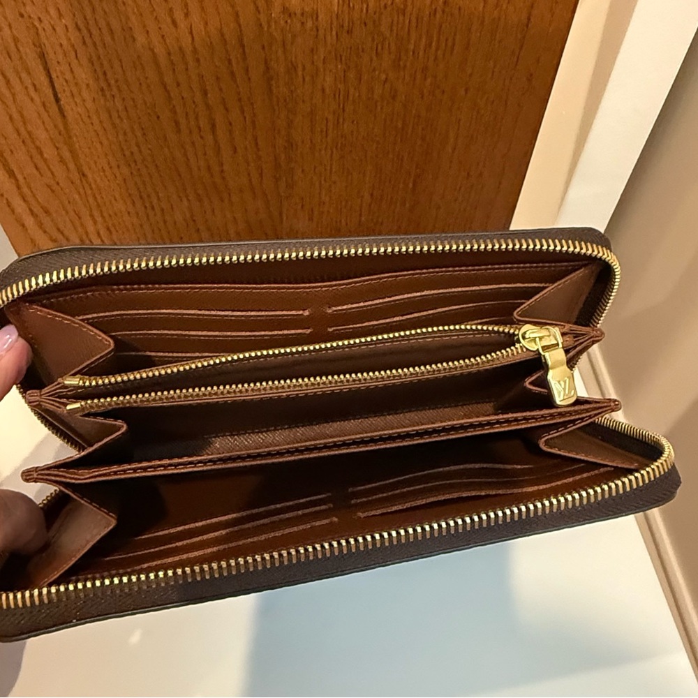 Designer Wallet - Picture 4 of 4